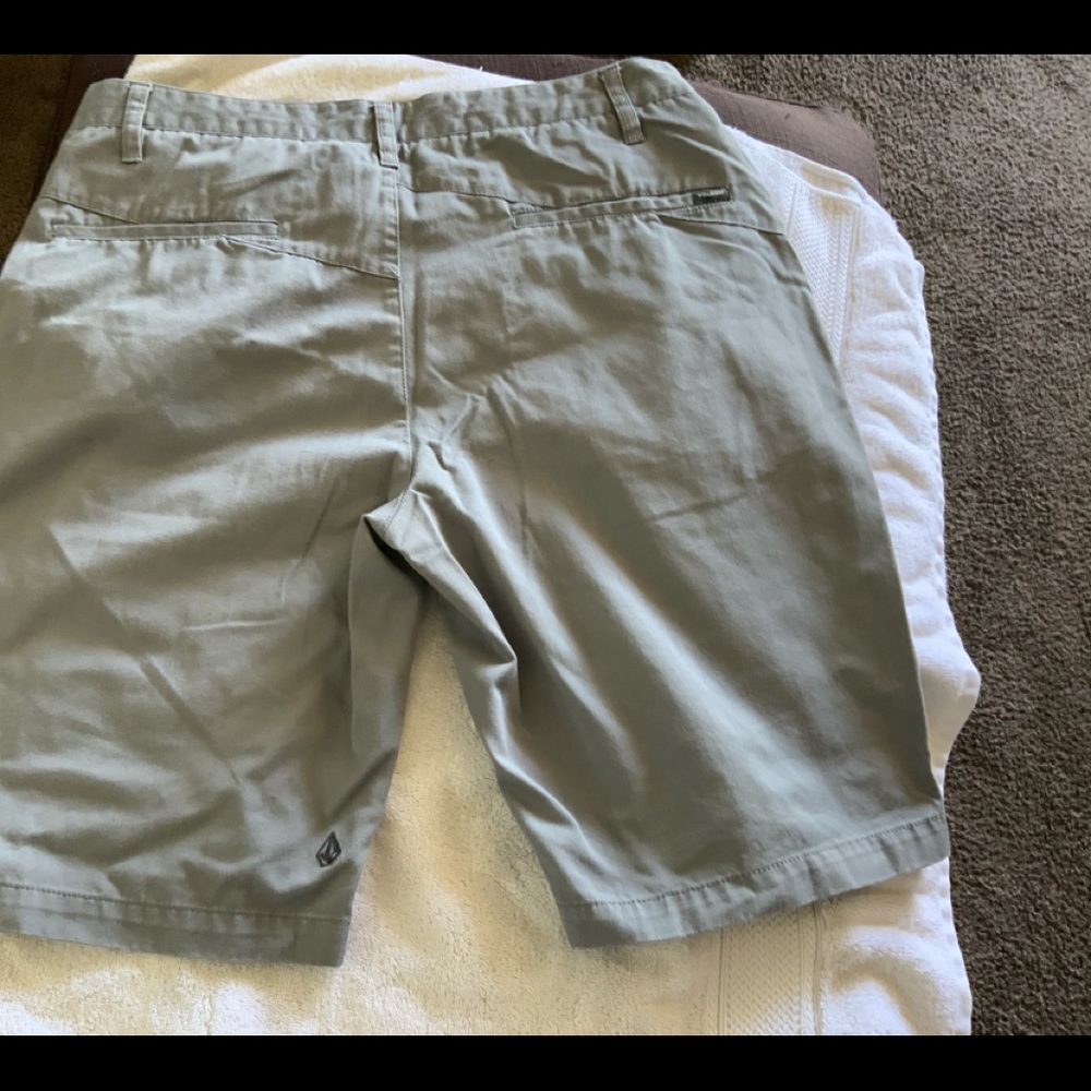 Volcom shorts - Picture 2 of 3